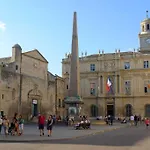 Nest In Arles