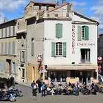 Nest In Arles