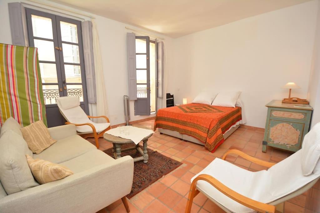 Nest In * Arles